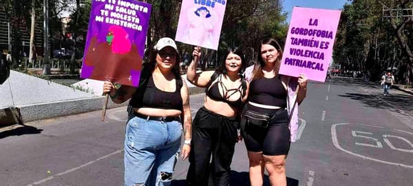 8M, Negocios Locales y el arte de la división infinita