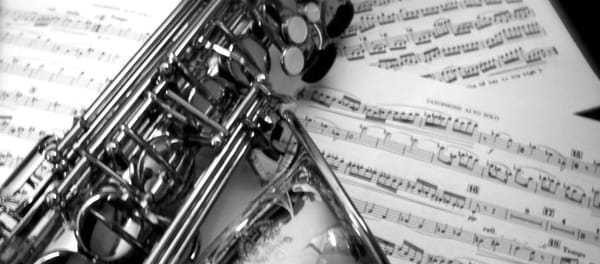 Mientras el saxo siga sonando: dos estados, un día sin desenlace.