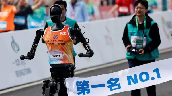 IA para aparentar "disrupción", humanos para sostenerla.
